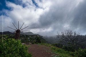 La Palma, Kanarische Inseln. Landschaft mit einer spektakulären bewölkten Himmel